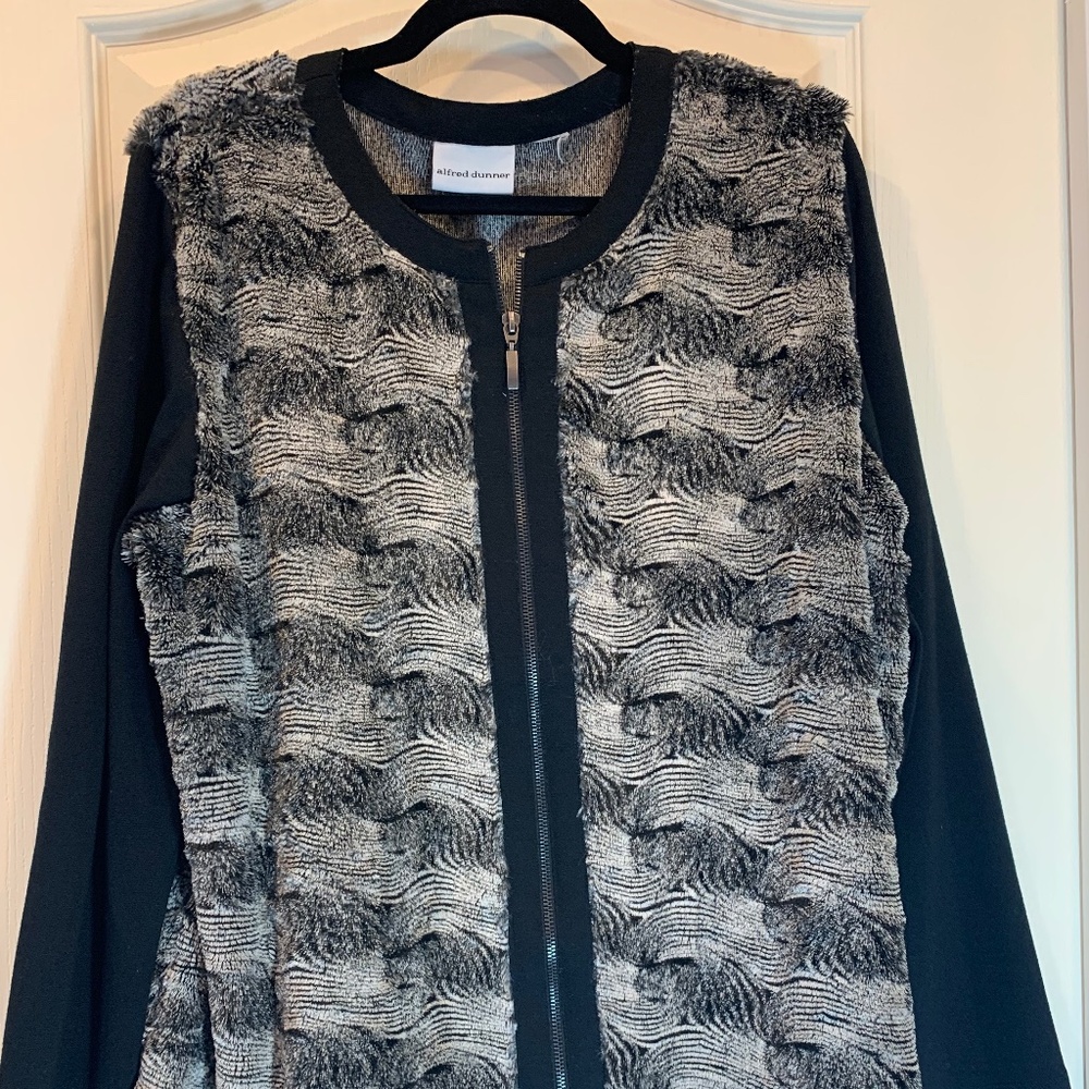 Alfred Dunner – Zip-Up Textured Top‎